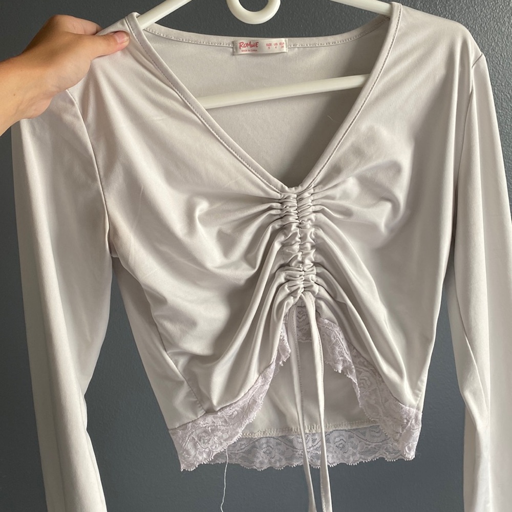 white/crème lace top.